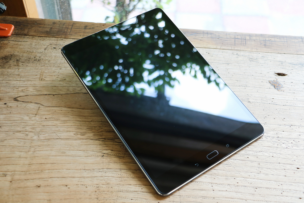 新一代追劇神器ZenPad 3S 10開箱評測，2K螢幕還原細膩畫面