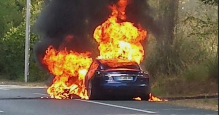 試駕 Model S 竟整車著火燒毀，Tesla 安全性再遭質疑