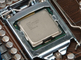 買 Core i5 2400，還是 Phenom II X6 1055T？