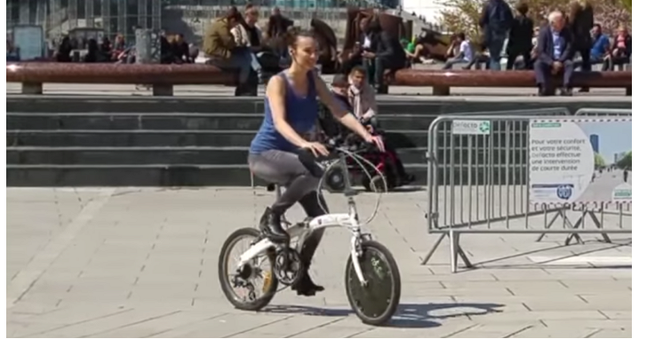 法國廠商推出太陽能自行車前輪，讓普通單車變身電動自行車、內建太陽能免加掛電池