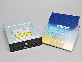 藍光 燒錄器4千元有找，你選硬碟還是燒錄器？