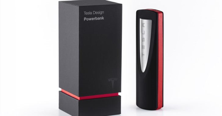 桌上型超級充電站的好朋友，Tesla 推出行動電源作伴