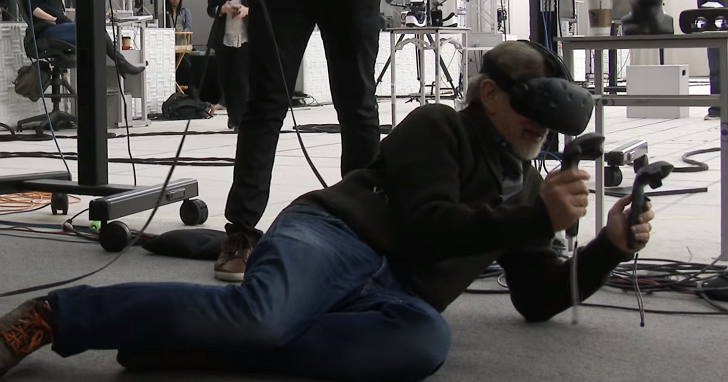 史匹柏說他在PS VR上玩了超級瑪莉且「好玩到不想放下來」，但你有沒有覺得哪裡怪怪的?