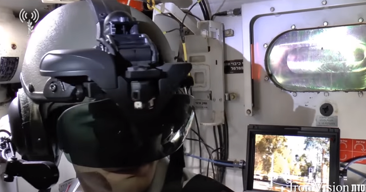 人工智慧加上VR頭盔，以色列推出的 Merkava Mk 4 Barak 坦克讓駕駛能360即時觀察外面情境