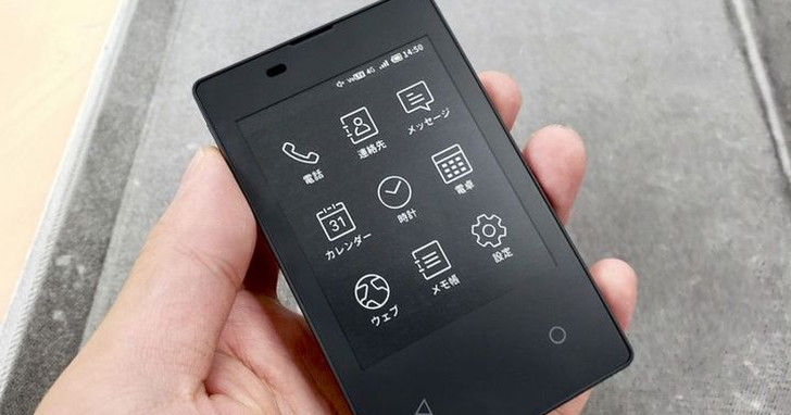 NTT Docomo 推出全球最輕薄手機KY-O1L﻿，小到可以把整隻手機放進名片盒