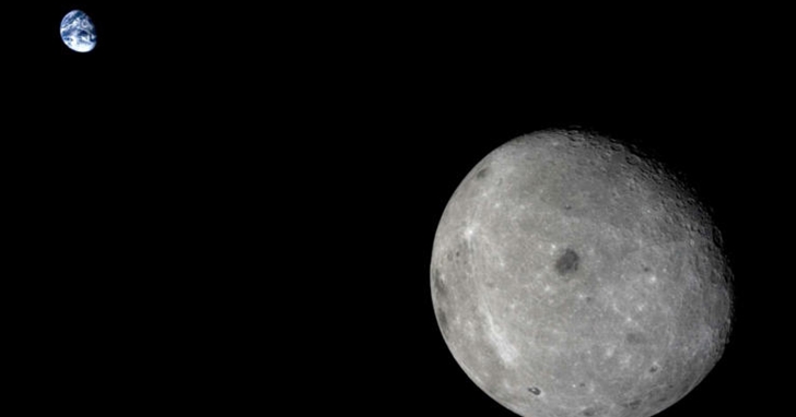 中國「嫦娥四號」成功著陸月球背面，他們的通訊訊號是怎麼從月球背面傳到地球的？