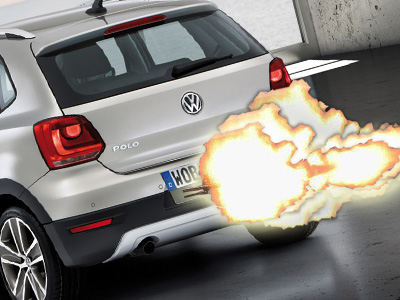 VW CrossPolo掀背車改裝成暗殺兇器！瘋狂掃射賓士 AMG轎跑車！