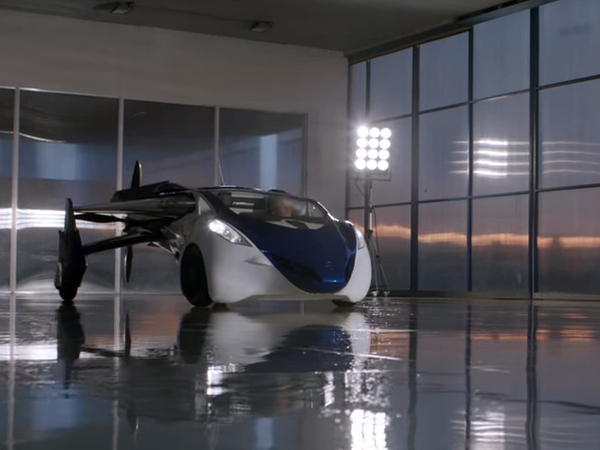 飛行車AeroMobil 3.0亮相，流線造型與可變機翼，一圓飛行夢想