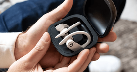 Beats Powerbeats Pro 對比 AirPods：都是蘋果 H1 晶片的耳機你選誰？