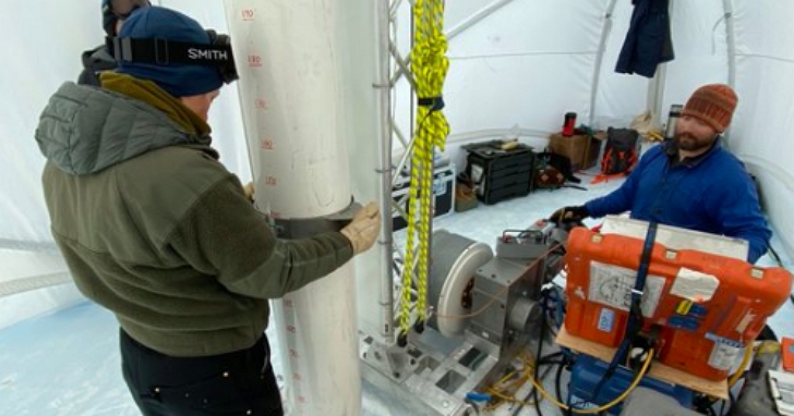 在南極朝137公尺深的冰洞裡頭扔冰塊，會聽到什麼？