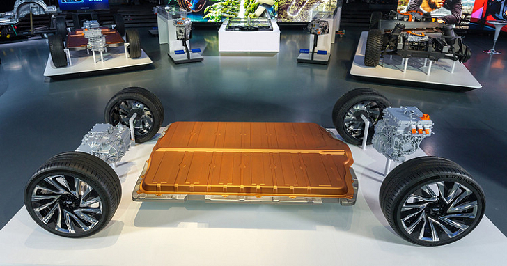 傳統鋰電池不夠看，GM 的「電動悍馬車」將採用新款 Ultium 電池模組化平台