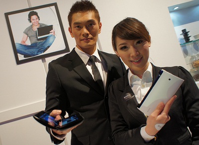 雙5.5吋螢幕 Sony Tablet P 正式在台上市，T客邦動手玩