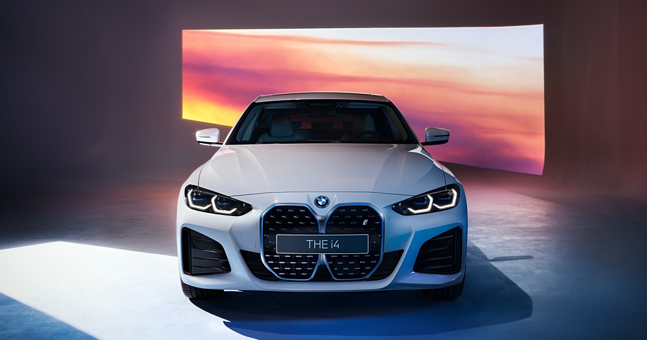 BMW 純電豪華休旅 iX 與純電跑車 i4 今年第四季上市,首波建置 14 座直流高速充電站