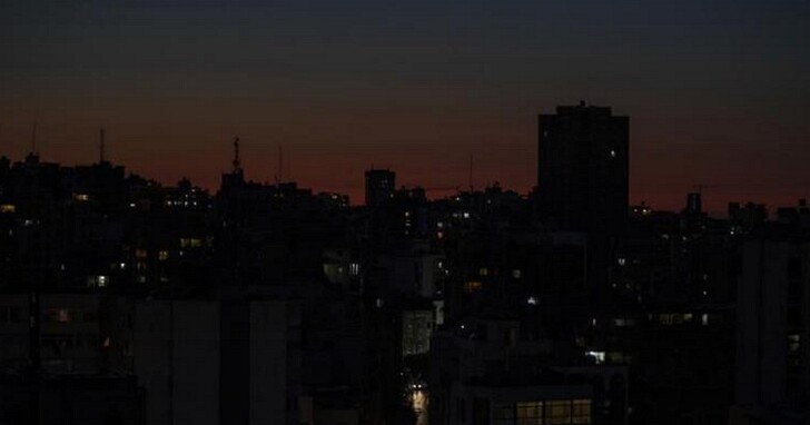 黎巴嫩全國燃料耗盡、所有發電廠停止供電，全國一片黑暗