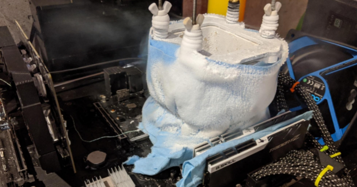 Intel評測解禁,地表最強遊戲處理器i9-12900K創下6.8GHz液氮超頻記錄