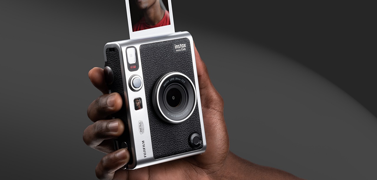 Fujifilm將數位相機與 instax印相機混和在一起,instax mini EVO 給你百種拍攝效果與復古手感