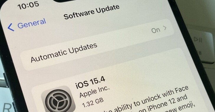 iOS 15.4電池消耗過快災情，蘋果客服回應：先等48小時看問題會不會自行解決