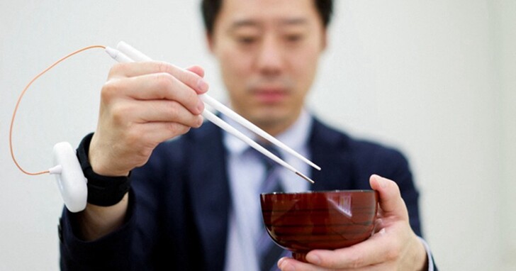 喜歡吃「重鹹」不一定要吃那麼多鹽，日本研究人員開發出可增強鹹味的電子筷子
