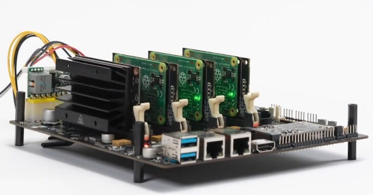 Turing Pi 2叢集母板，最多支援4片Raspberry Pi或NVIDIA Jetson混搭
