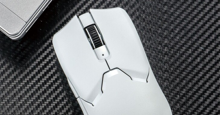 Razer Viper V2 Pro開箱評測：僅59g輕量化設計的電競滑鼠，價格4,590元