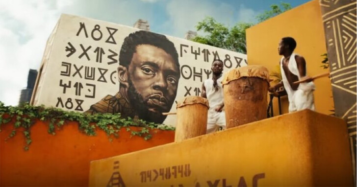 《黑豹2 ：瓦干達萬歲》首支預告曝光，粉絲翻譯牆上黑豹海報中的瓦干達語內容