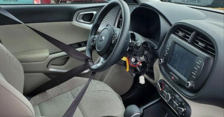 美國社群「Kia挑戰」歪風：用一根USB線發動開走韓系車，不就是公然偷車？