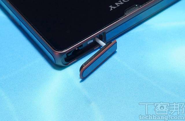 Sony Xperia Z、ZL 5吋 1080p 旗艦機在台亮相，小編一手試玩