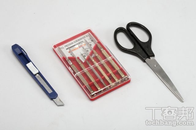 自己改裝紅白機，變身成 PC 手把 + USB Hub，又爽又實用！