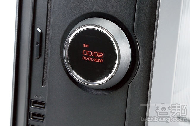 ASRock M8： BMW  加持美型準系統