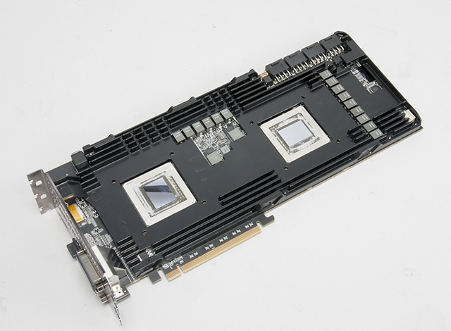 撼訊Devil 13 Dual Core R9 290X，空冷中的效能顛峰