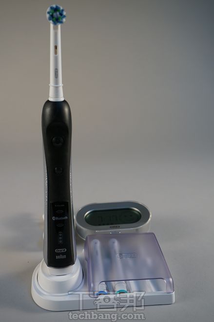 Oral-B P7000 智慧牙刷：每分鐘震動48,000次，智慧連結行動裝置App