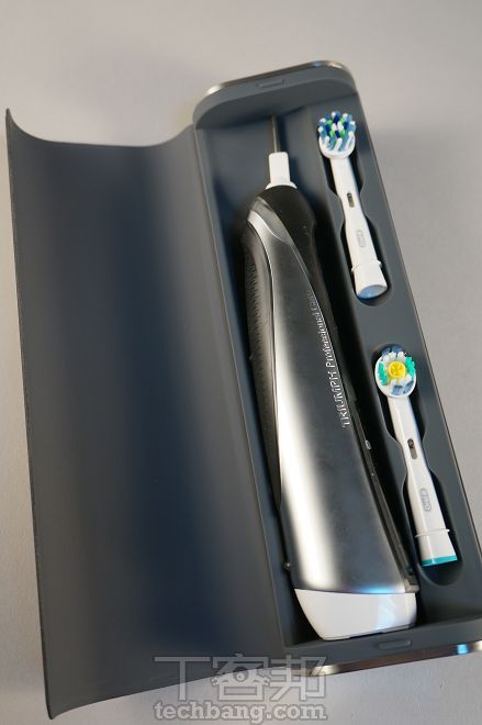 Oral-B P7000 智慧牙刷：每分鐘震動48,000次，智慧連結行動裝置App