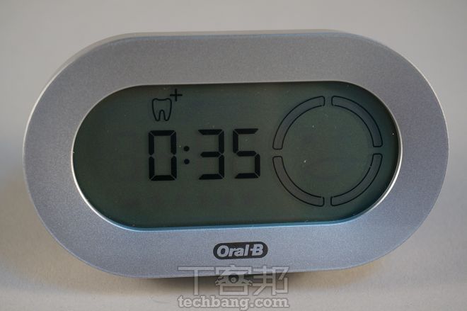 Oral-B P7000 智慧牙刷：每分鐘震動48,000次，智慧連結行動裝置App