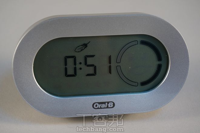 Oral-B P7000 智慧牙刷：每分鐘震動48,000次，智慧連結行動裝置App