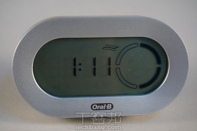 Oral-B P7000 智慧牙刷：每分鐘震動48,000次，智慧連結行動裝置App