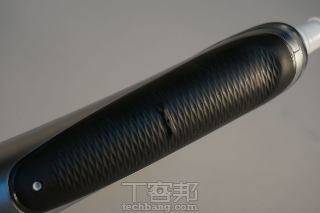 Oral-B P7000 智慧牙刷：每分鐘震動48,000次，智慧連結行動裝置App