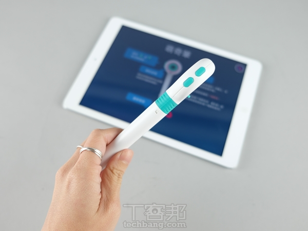 台灣開發，專為孩童設計，可到處吸顏色塗鴉的觸控筆：萌奇筆 Mozbii