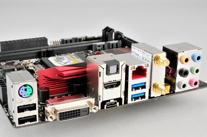 炫目燈光 Mini-ITX 主機板，Asus B150I Pro Gaming/WiFi/Aura 實測