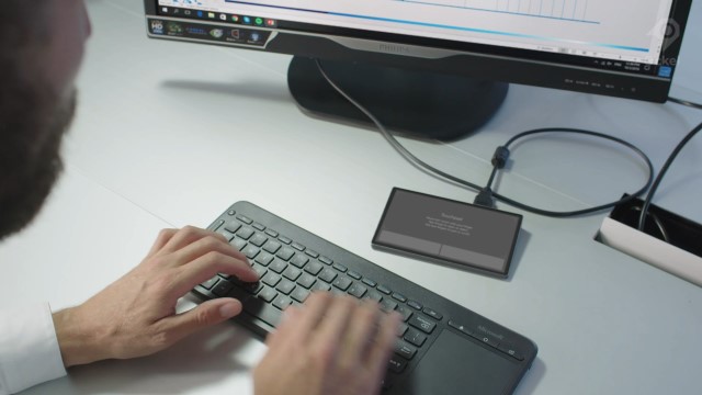 Sirus Microcomputer Sirius A比平板電腦還小,卻是搭載Windows 10的真正電腦 | T客邦