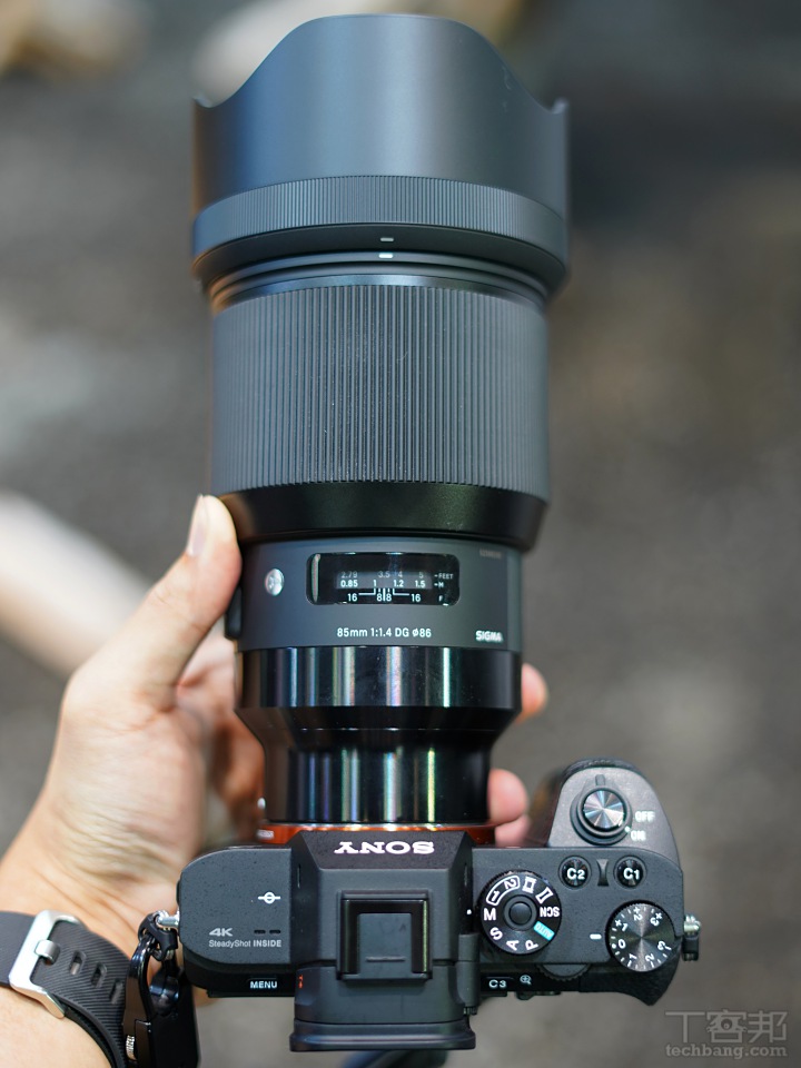 比你想像的還要巨大！Sigma Sony FE 接環鏡頭現場動手玩 | T客邦