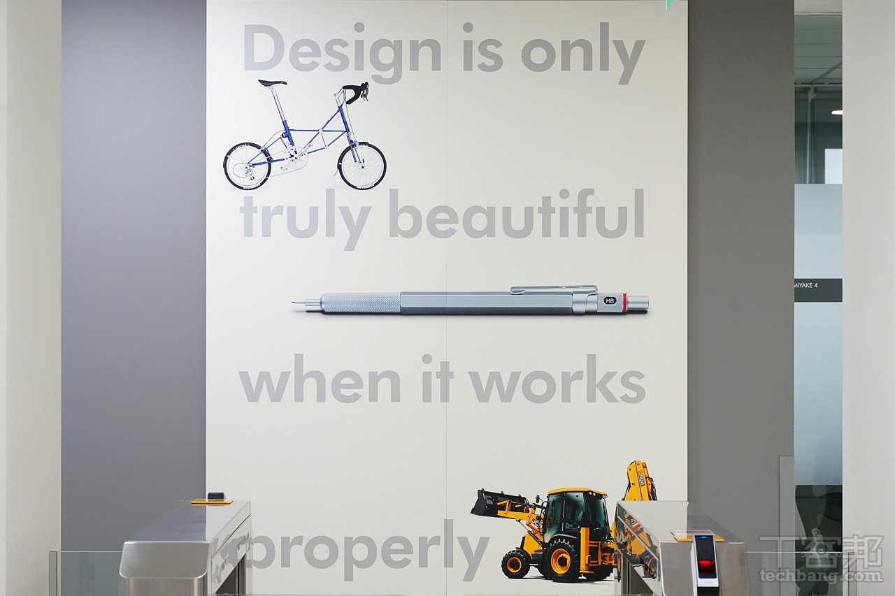 300個機器人、2.5秒誕生一顆馬達，解密 Dyson V10 神級吸塵器的核心