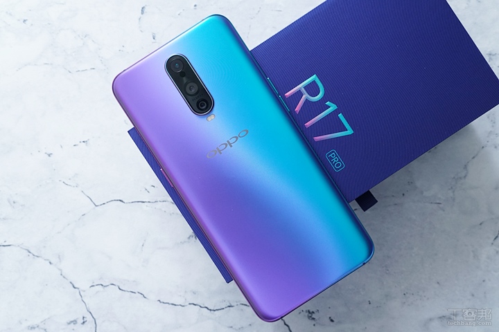 OPPO R17 Pro 開箱動手玩，SuperVOOC 超級閃充太狂，35 分鐘充滿100