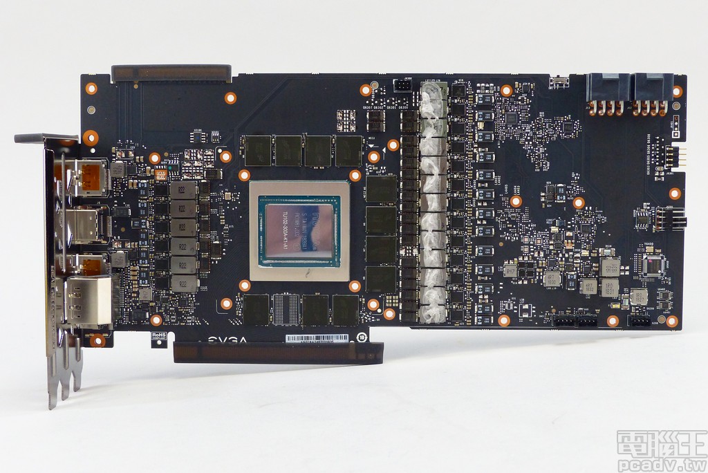 GeForce RTX 2080 Ti FTW3 Ultra Gaming 电路板正面,隐约能够观察到 MOSFET 数量比 Founders Edition 略多