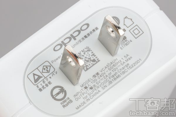 為了達到安全的充電效果，OPPO 對於充電線材和充電器有嚴格規範，若採用非原廠充電器就無法達到快充效果。 