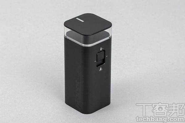 虛擬牆除了可利用App設定清掃區域外，虛擬牆也提供直線與半徑式兩種隔離方式。