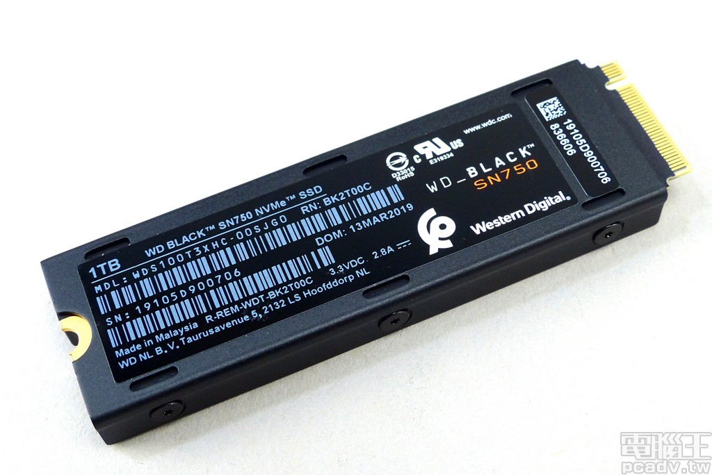 配備EKWB 散熱片大幅降溫，WD Black SN750 NVMe SSD 散熱片版本對比