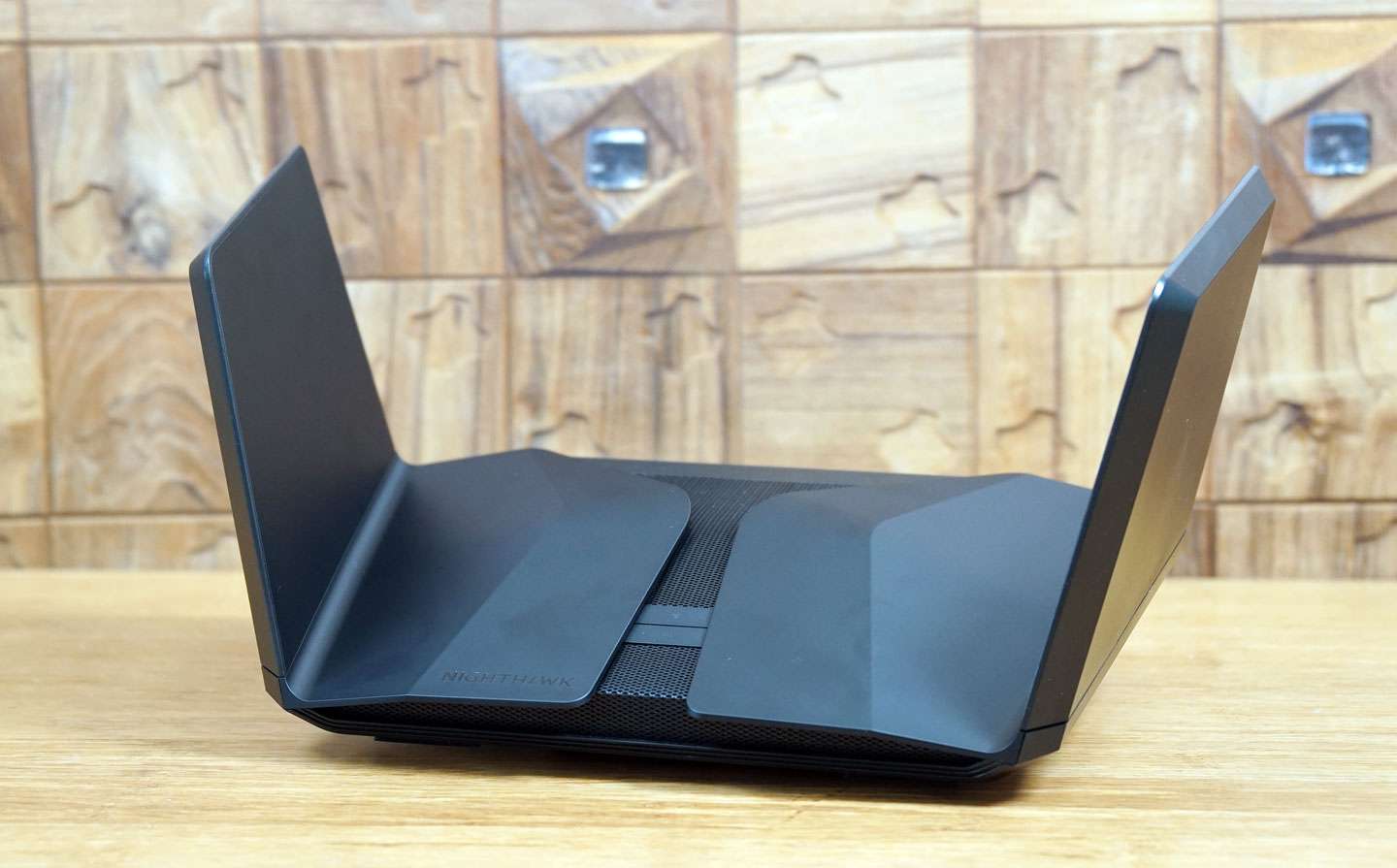 Netgear Rax120 Leds 無線、有線兼頂規!Wi-Fi 6 搭配 5Gbps 有線網路,Netgear Nighthawk AX12 RAX120 帶來更優質收訊與傳輸 ...