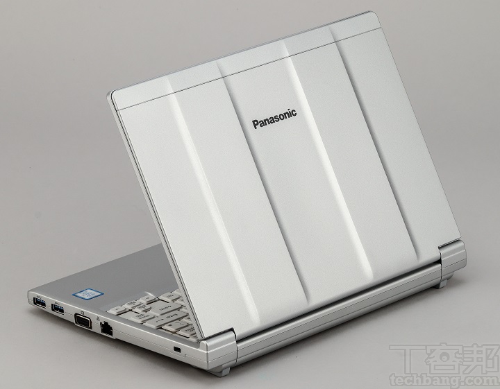 Panasonic Toughbook CF-SV8 評測：僅919 克重、完整I/O，耐壓100 公斤