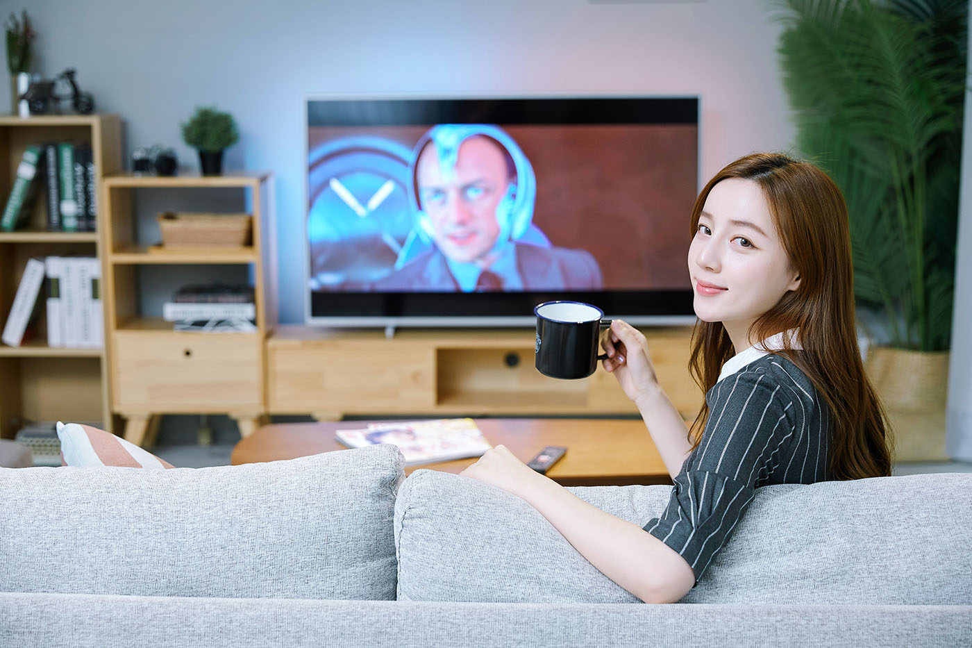 搭載Android TV 9.0系統，支援語音搜尋，ISF畫質表現，Philips 55PUH7374 大型液晶顯示器