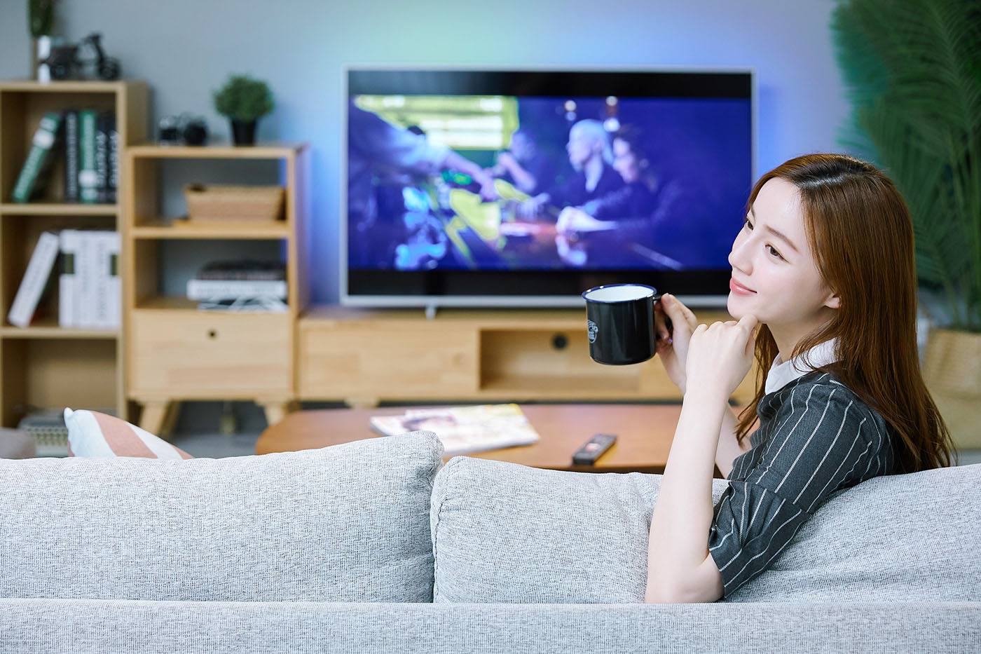搭載Android TV 9.0系統，支援語音搜尋，ISF畫質表現，Philips 55PUH7374 大型液晶顯示器